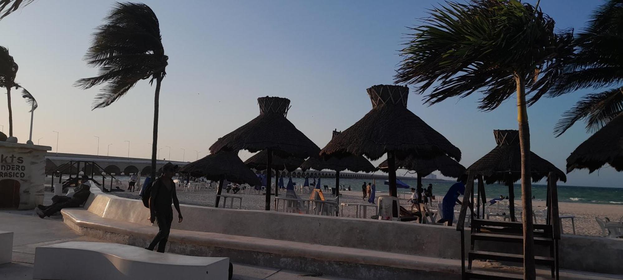 Malecon Beach House In Progreso 1 Block From Beach Exterior photo
