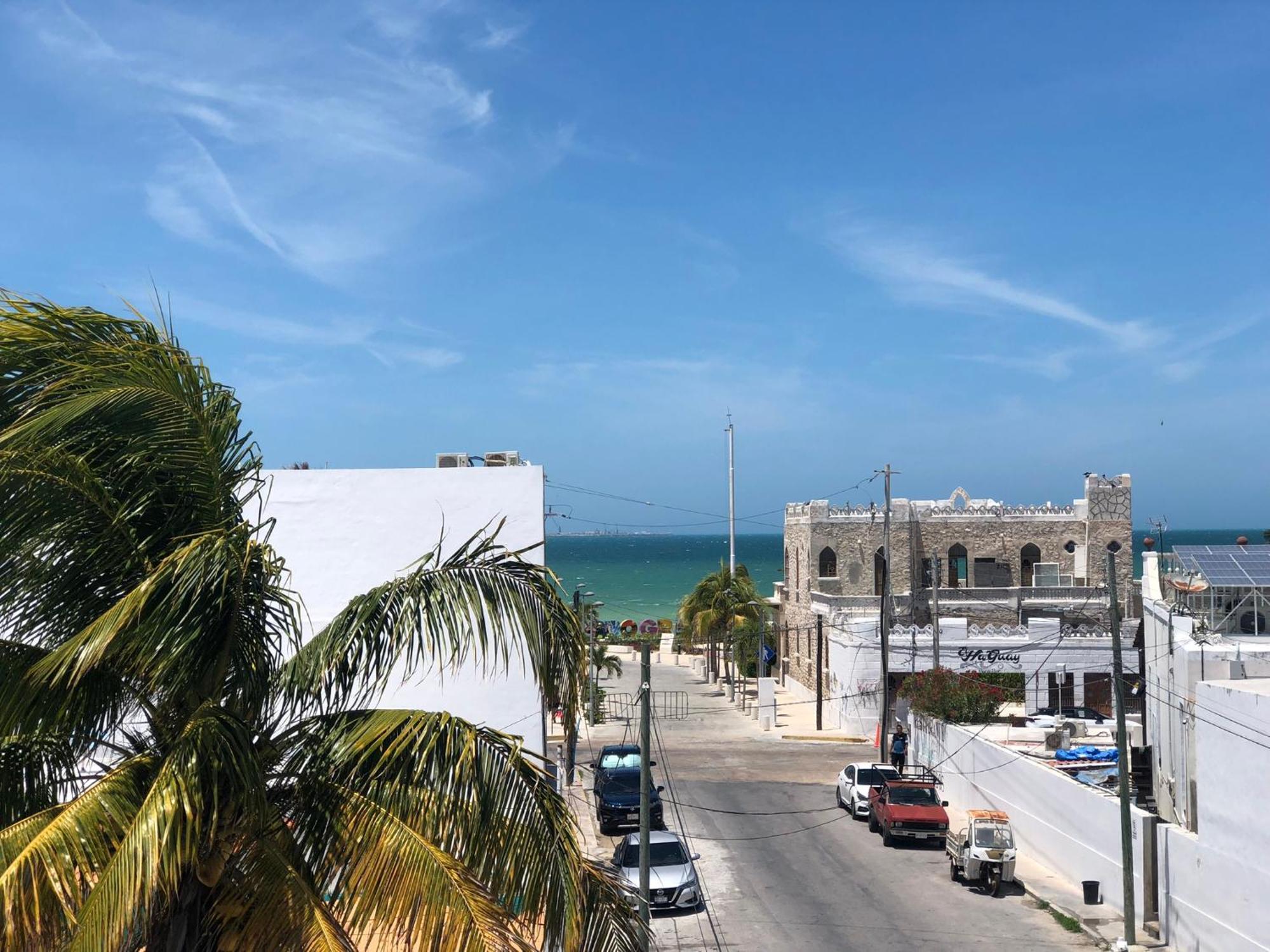 Malecon Beach House In Progreso 1 Block From Beach Exterior photo